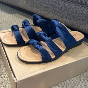 NWT Comfortview Blythe Navy Blue Satin Sandals Size 10 M